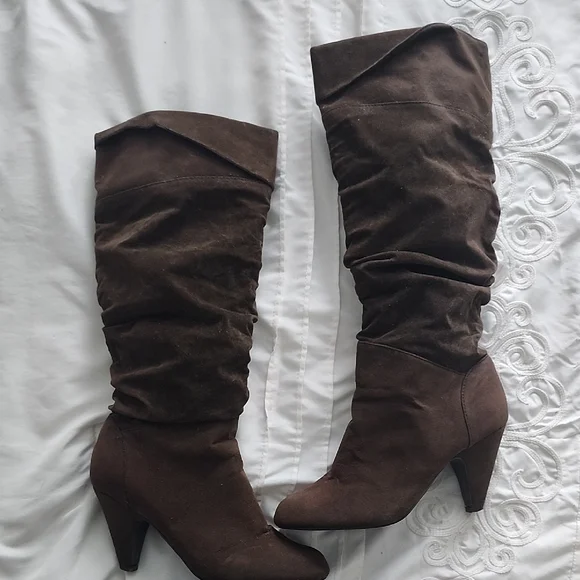 Elegant Brown Knee-High Boots - Picture 1 of 7